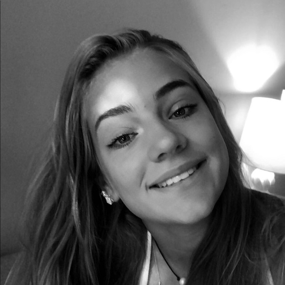 Meet your Posher, Hailey - Picture 1 of 1